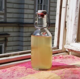 How to Make Elderflower Syrup Image
